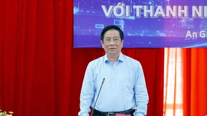 Chủ tịch Ủy ban nhân dân tỉnh An Giang Hồ Văn Mừng phát biểu tại hội nghị đối thoại với thanh niên năm 2026. (Ảnh: VĂN SĨ)