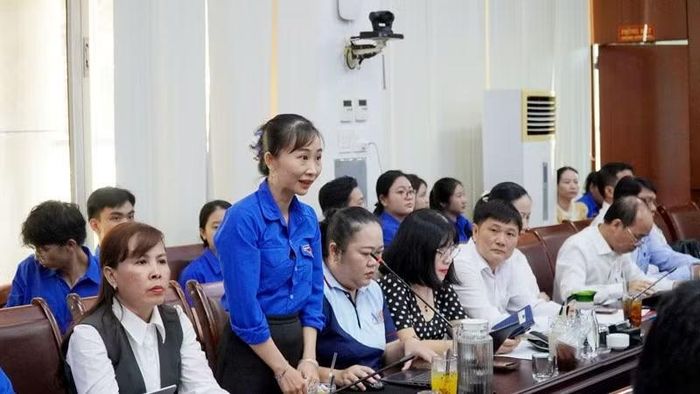 Đại diện thanh niên phát biểu tại hội nghị. (Ảnh: VĂN SĨ)