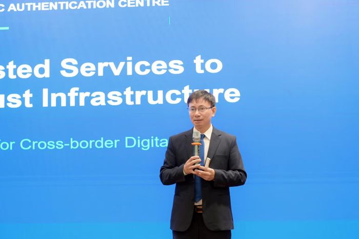 Ông Phạm Quốc Hoàn, Phó Giám đốc NEAC, Bộ Khoa học và Công nghệ chia sẻ về hệ sinh thái dịch vụ tin cậy. (Ảnh: Thảo Anh)