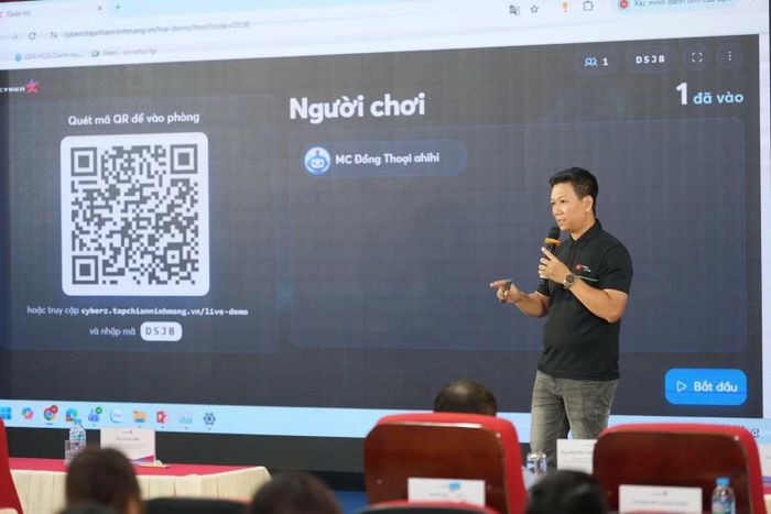  Trải nghiệm CyberZ, rèn phản xạ nhận diện lừa đảo trực tuyến. (Ảnh Ban tổ chức) 