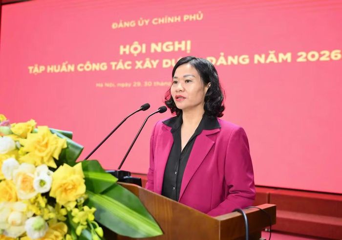 Đồng chí Nguyễn Thị Tuyến, Ủy viên Trung ương Đảng, Phó Bí thư Đảng ủy Chính phủ phát biểu tại hội nghị. (Ảnh: Thế Đại)