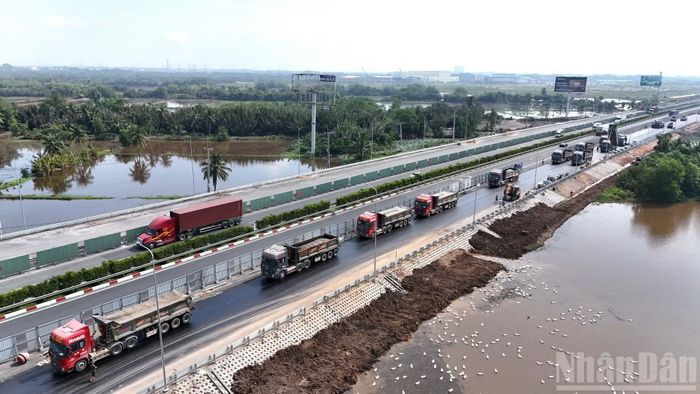 Gói thầu XL02 (Km13+900 đến Km25+920), nhà thầu lập 41 mũi thi công, gồm 21 mũi thi công đường, 14 mũi thi công cầu và 6 mũi thi công đúc dầm.