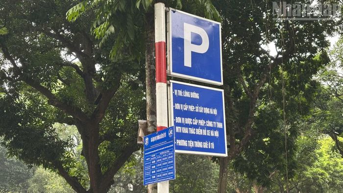 Từ ngày 15/10/2026, Hà Nội áp dụng bảng giá dịch vụ trông giữ xe đạp, xe máy và ô-tô tại các vị trí được phép sử dụng tạm thời lòng đường, hè phố được đầu tư bằng nguồn vốn ngân sách nhà nước theo Quyết định số 5794/QĐ-UBND của UBND thành phố.