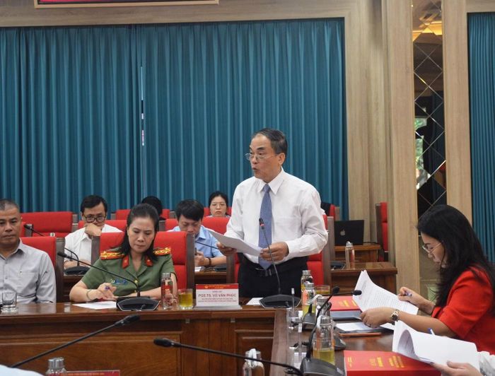 Đại biểu tham luận tại hội thảo. (Ảnh: ĐÔNG HÀ)
