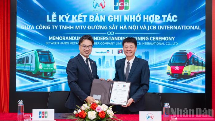 Giai đoạn đầu, dịch vụ JCB Transit dự kiến được triển khai trên hai tuyến đường sắt đô thị, gồm tuyến số 2A Cát Linh-Hà Đông và tuyến số 3.1 Nhổn-Ga Hà Nội, đoạn trên cao.