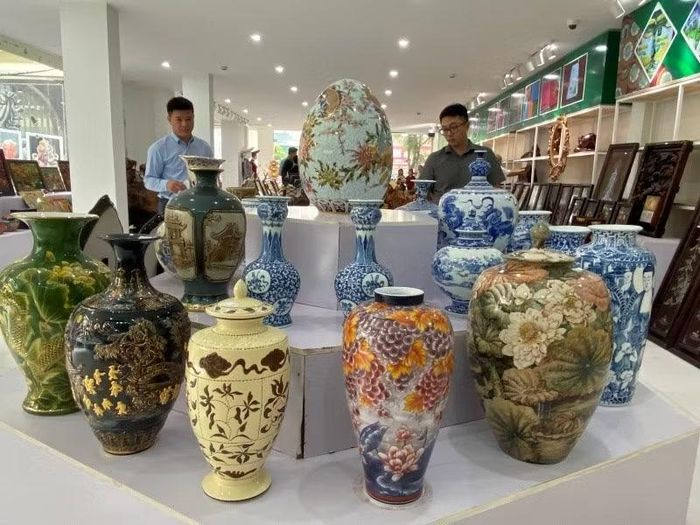 Các tác phẩm tham gia cuộc thi đã mang đến sức sống mới cho các sản phẩm truyền thống. (Ảnh: NGUYÊN TRANG)