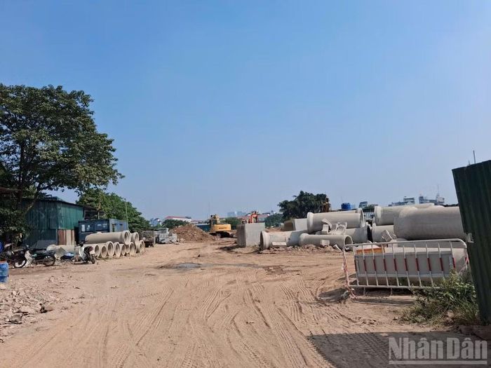 Bằng quyết tâm của chính quyền địa phương cùng sự phối hợp, hỗ trợ của các sở, ngành thành phố Hà Nội, công tác giải phóng mặt bằng tuyến đường 70 được kỳ vọng sớm hoàn thành, góp phần hoàn thiện hạ tầng giao thông, khơi thông các điểm nghẽn và thúc đẩy phát triển kinh tế-xã hội khu vực phía nam Thủ đô. (Ảnh KIM CƯƠNG)