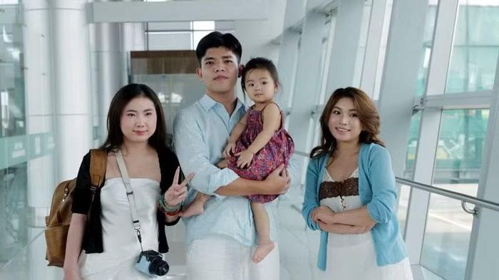 Hành khách trên chuyến bay 9G1955 của Sun PhuQuoc Airways từ Thành phố Hồ Chí Minh hạ cánh xuống đường băng số 2. (Ảnh: CTV)