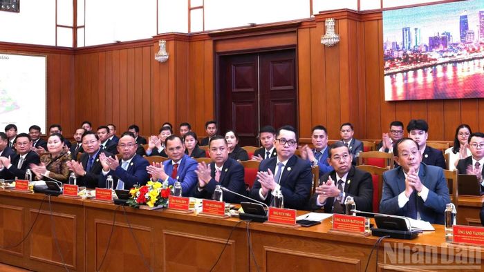 Đoàn lãnh đạo trẻ Đảng Nhân dân Campuchia thăm và làm việc tại Đà Nẵng. (Ảnh: ANH ĐÀO)