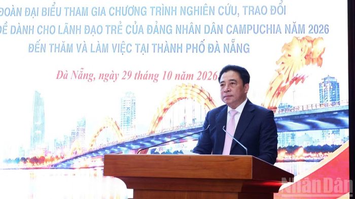 Đồng chí Nguyễn Khắc Toàn, Ủy viên Trung ương Đảng, Phó Bí thư Thường trực Thành ủy Đà Nẵng phát biểu tại buổi làm việc. (Ảnh: ANH ĐÀO)