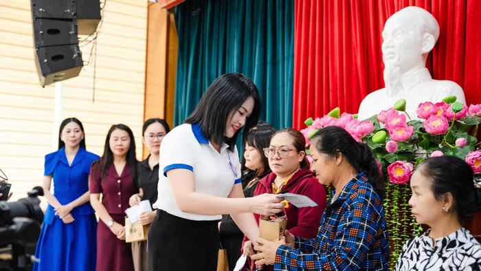 Chương trình “Trao yêu thương – Lan tỏa nhân ái” gửi gắm thông điệp tri ân một nửa thế giới bằng những hành động thiết thực và giàu ý nghĩa nhân văn.