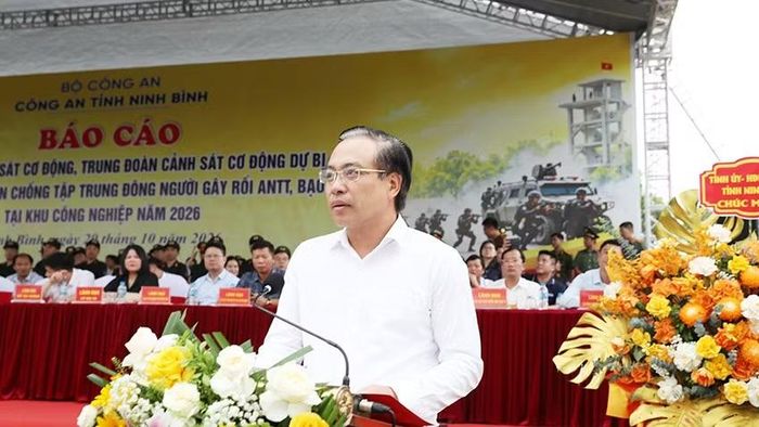 Đồng chí Đặng Thanh Sơn, Phó Chủ tịch Ủy ban nhân dân tỉnh Ninh Bình phát biểu chỉ đạo giao nhiệm vụ. (Ảnh: ĐẠI NGHĨA)