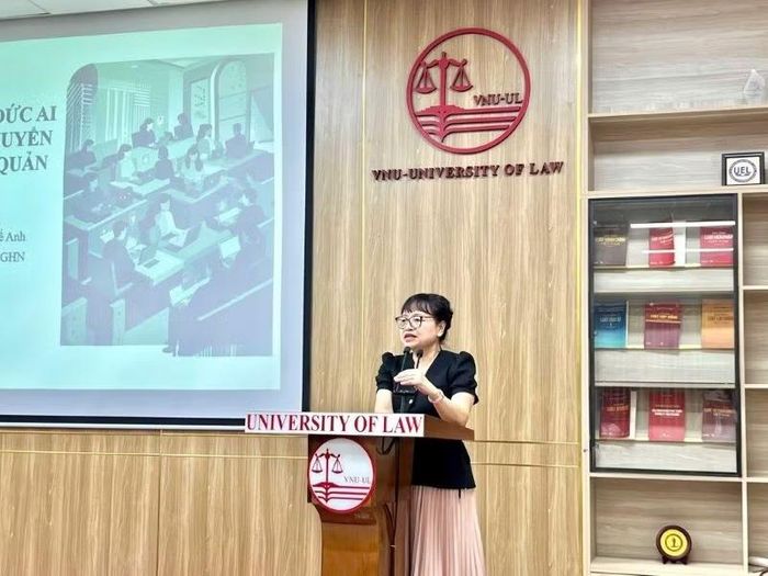 Phó Giáo sư, Tiến sĩ Nguyễn Thị Quế Anh, Trường đại học Luật, Đại học Quốc gia Hà Nội trình bày tham luận tại tọa đàm. (Ảnh: QUỲNH TRANG)