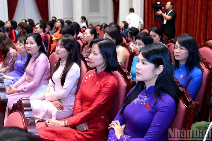 Các nữ Đại biểu Quốc hội khóa XVI dự cuộc gặp mặt.