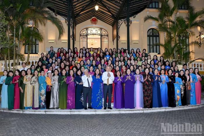Tổng Bí thư, Chủ tịch nước Tô Lâm và các đại biểu tại cuộc gặp mặt. (Ảnh: ĐĂNG KHOA)