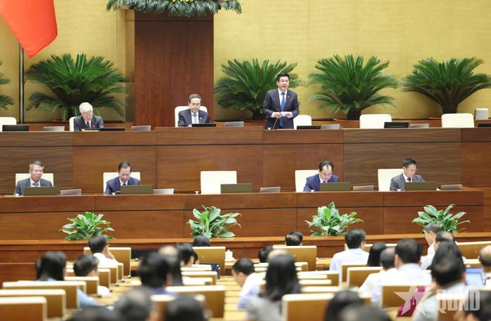 Chủ tịch Quốc hội Trần Thanh Mẫn chủ trì, Phó chủ tịch Quốc hội Nguyễn Hồng Diên điều hành phiên họp. Ảnh: VŨ PHONG