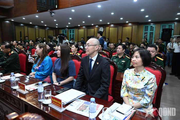 Các đại biểu dự Lễ tổng kết, trao giải Cuộc thi viết “Những tấm gương bình dị mà cao quý” lần thứ 17 (năm 2025 - 2026) và phát động Cuộc thi lần thứ 18. 