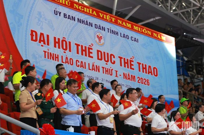  Các đại biểu dự lễ khai mạc Đại hội Thể dục thể thao tỉnh Lào Cai. 