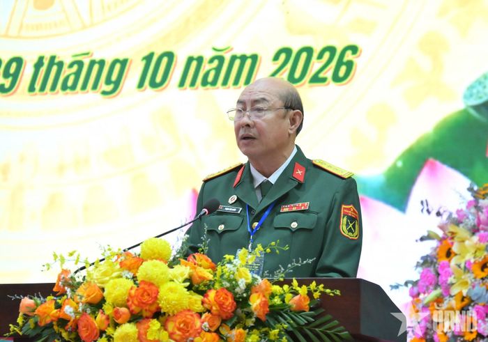 Đại tá Phạm Văn Bước phát biểu tại đại hội. 