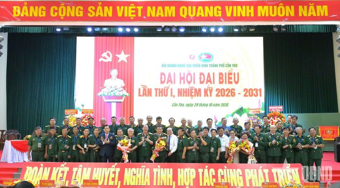 Ban Chấp hành Hội Doanh nhân CCB TP Cần Thơ khóa I, nhiệm kỳ 2026 - 2031 ra mắt đại hội. 