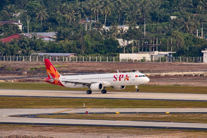 Chuyến bay của Hãng hàng không Sun PhuQuoc Airways - chuyến bay thương mại đầu tiên hạ cánh trên đường cất hạ cánh mới của sân bay Phú Quốc.