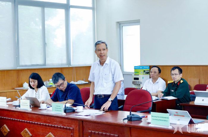 GS, TS Lê Anh Tuấn, Giám đốc Đại học Bách khoa Hà Nội phát biểu tại buổi làm việc. 