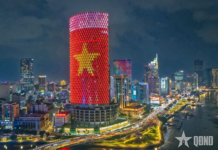 Một góc đô thị hiện đại của TP Hồ Chí Minh. Ảnh: HẢI TRIỀU