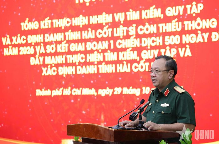  Thiếu tướng Nguyễn Thành Trung, Chính ủy Bộ tư lệnh TP Hồ Chí Minh, Phó trưởng ban Thường trực Ban Chỉ đạo về tìm kiếm, quy tập và xác định danh tính hài cốt liệt sĩ thành phố phát biểu.  
