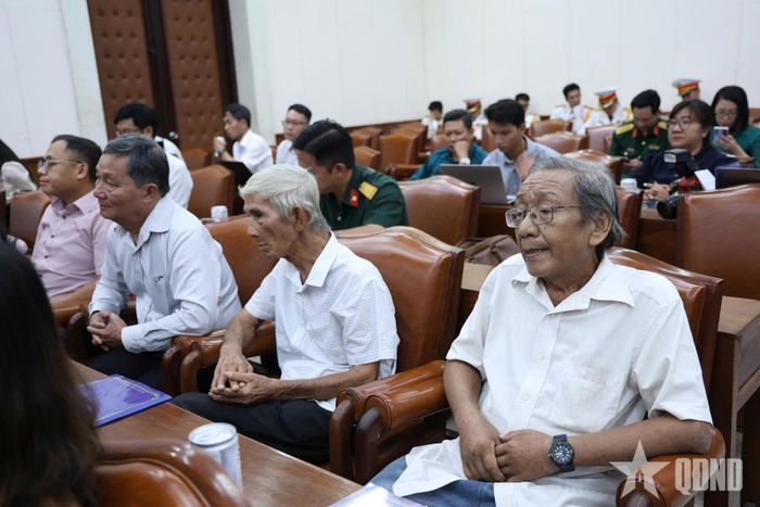 Các nhân chứng lịch sử tham dự hội nghị. 