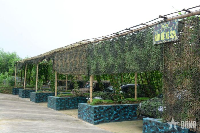 Khu vực hầm để xe của khu sơ tán.   