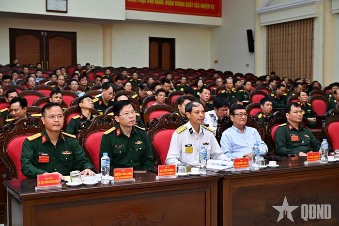  Các đại biểu dự khai mạc hội nghị. 