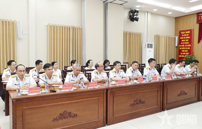 Các đại biểu dự buổi gặp mặt.