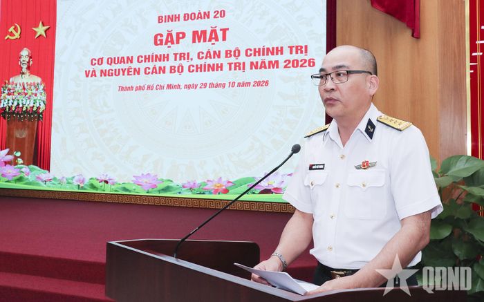 Đại tá Nguyễn Văn Phương trình bày báo cáo.