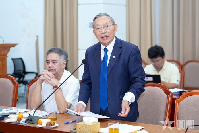 Các đại biểu phát biểu tại hội thảo. Ảnh: HỮU CHÁNH