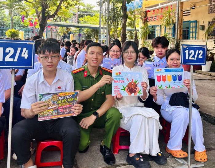 Tuyên truyền, trang bị kiến thức và kỹ năng phòng ngừa ma túy cho gần 900 học sinh TrườngTHPT Tôn Thất Tùng.