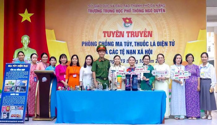 Tuyên truyền phòng, chống ma túy, thuốc lá điện tử và các tệ nạn xã hội tại Trường THPT Ngô Quyền.