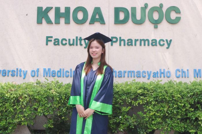 Việt Hà trong ngày tốt nghiệp tại trường ĐH Y Dược TP. HCM.