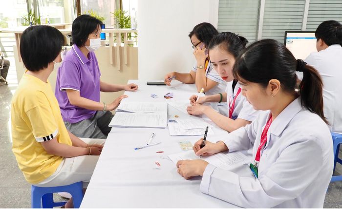  Người dân TPHCM khám sức khỏe miễn phí. Ảnh: HOÀNG HÙNG 