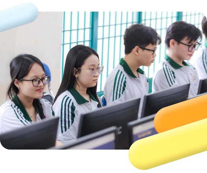  Học sinh trong giờ Tin học tại Trường THPT Hùng Vương, phường Chợ Lớn, TPHCM. Ảnh: HOÀNG TRIỀU 