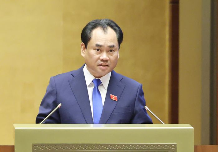  Bộ trưởng Bộ NN-MT Trịnh Việt Hùng phát biểu tiếp thu, giải trình về dự thảo luật. Ảnh: QUANG PHÚC 