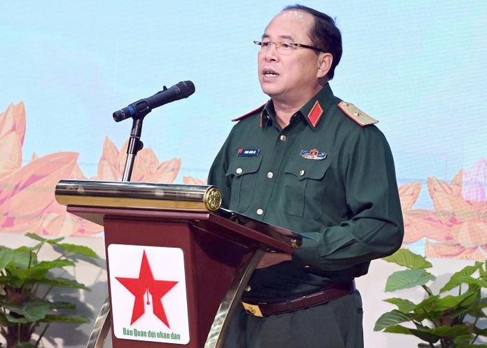  Thiếu tướng Đoàn Xuân Bộ, Tổng Biên tập Báo Quân đội nhân dân phát động cuộc thi lần thứ 18. Ảnh: TRỌNG HẢI 