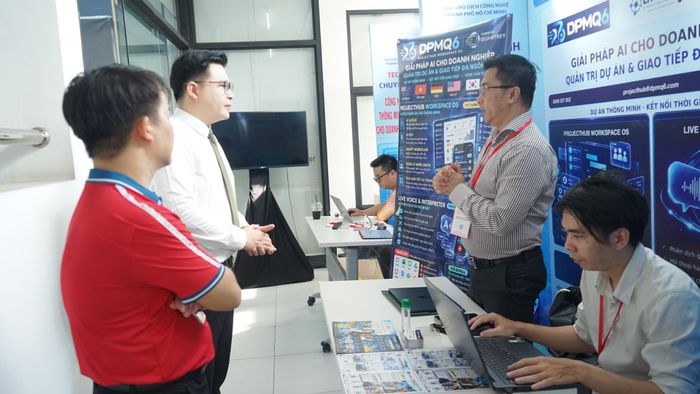  Nhiều doanh nghiệp vừa và nhỏ tiếp cận công nghệ tự động hóa, sản xuất thông minh. Ảnh: DUY TRẦN 