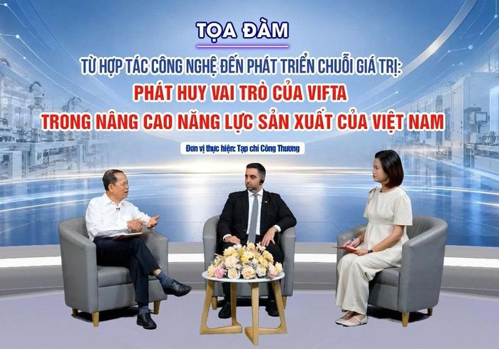Các khách mời tại cuộc tọa đàm. Ảnh: THU THẢO
