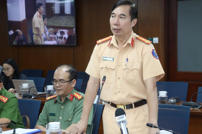  Thượng tá Đỗ Xuân Hoàn thông tin tại họp báo 
