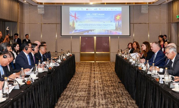 Trước Diễn đàn, Phó Chủ tịch UBND TPHCM Nguyễn Công Vinh đã chủ trì buổi làm việc với Hội đồng Cố vấn doanh nghiệp Anh Quốc. Ảnh: HÙNG TRIỀU 