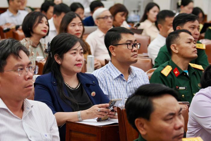  Đại biểu nghe phát biểu chỉ đạo tại hội nghị. Ảnh: HOÀNG HÙNG 