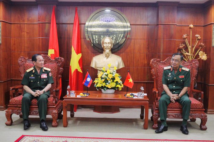  Thiếu tướng Phanom Linthoong và Thiếu tướng Nguyễn Minh Hoàng tại buổi làm việc 
