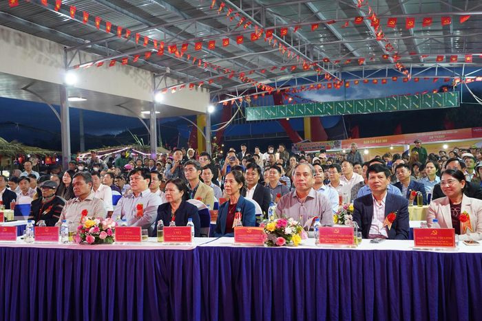 Các đại biểu tham dự buổi lễ