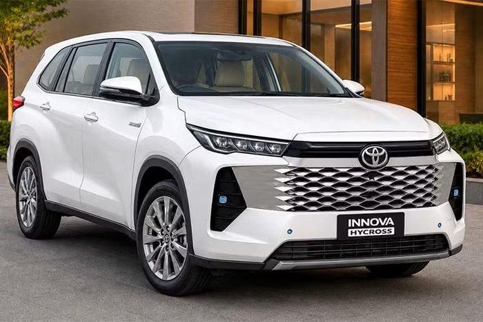 Toyota Innova Cross 2027 ra mắt vào tháng sau thêm động cơ hybrid mới