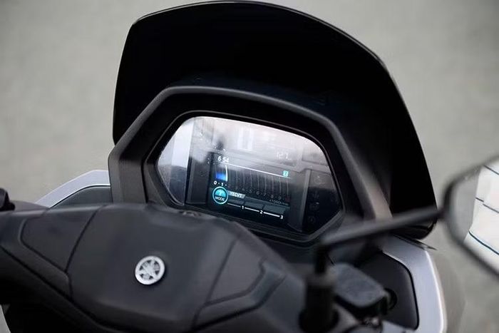 Yamaha NMAX Tech MAX trang bị công nghệ YECVT với hai chế độ T-Mode và S-Mode, mang đến trải nghiệm vận hành linh hoạt theo nhu cầu của người lái.